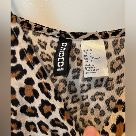 Sleeveless Animal print romper - Picture 4 of 4